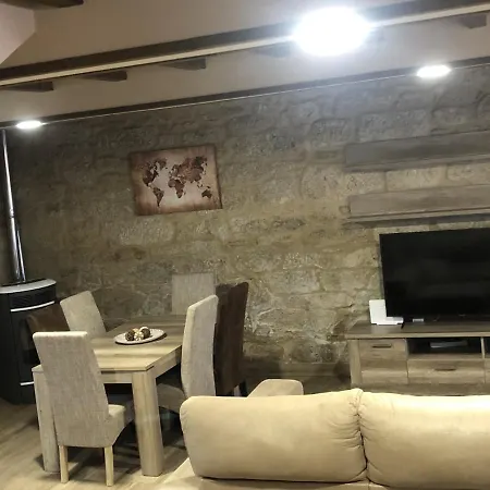 A Casa De Abaixo Holiday home *