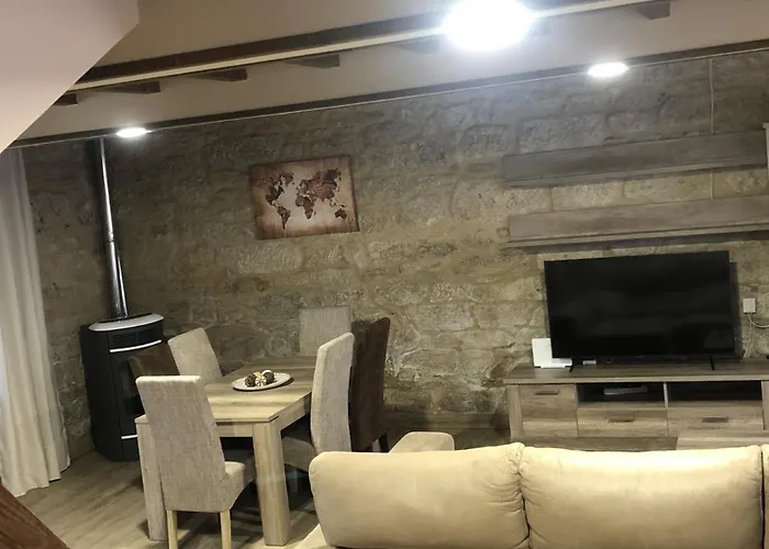 A Casa De Abaixo بيت للعطل *